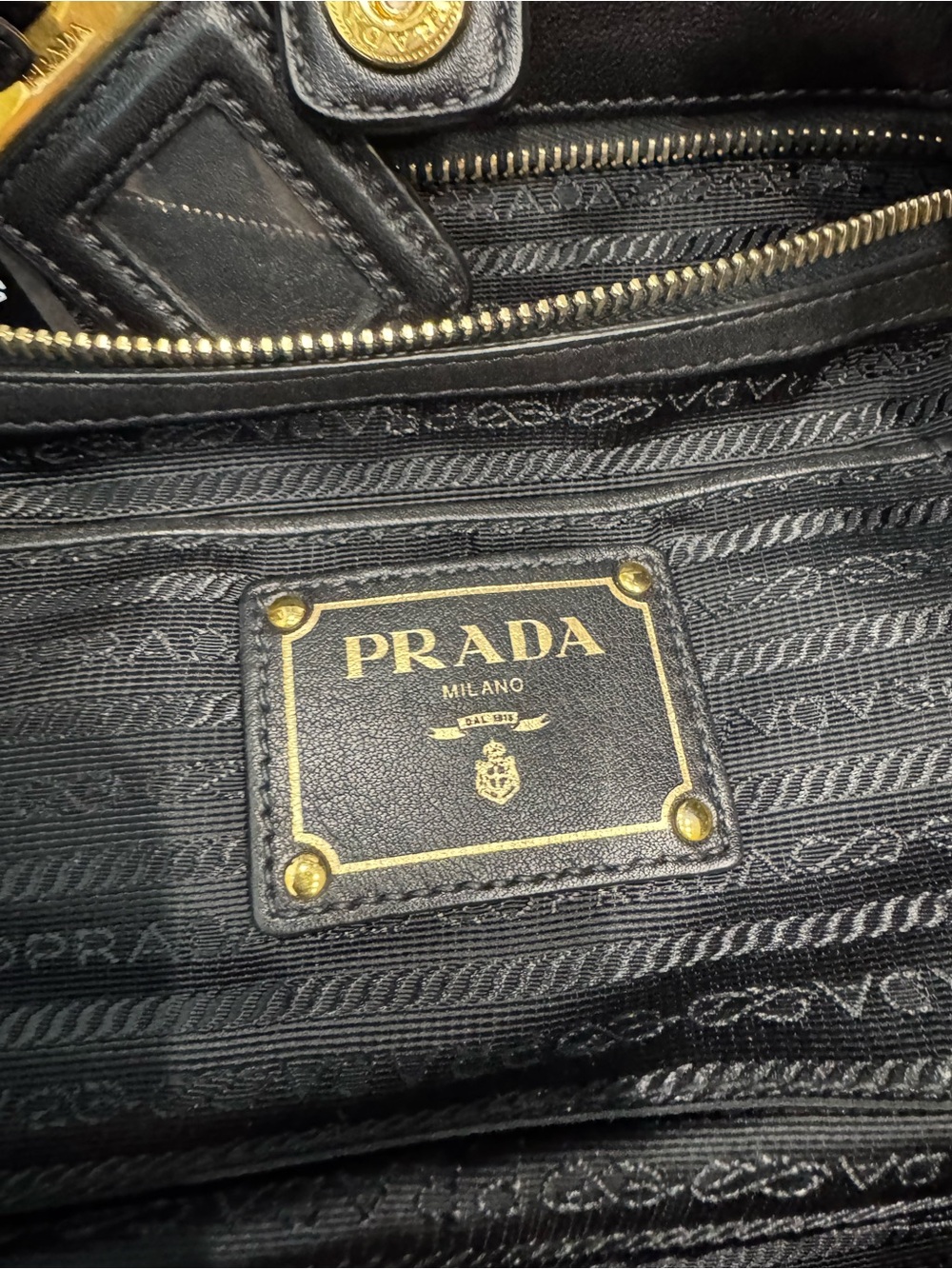 PRADA
Baltico Soft Calfskin Leather Chain Tote Bag BR4826 used - Picture 8 of 17